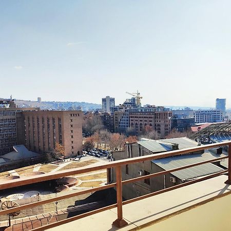 Апартаменты На улице Налбандяна Ереван Экстерьер фото